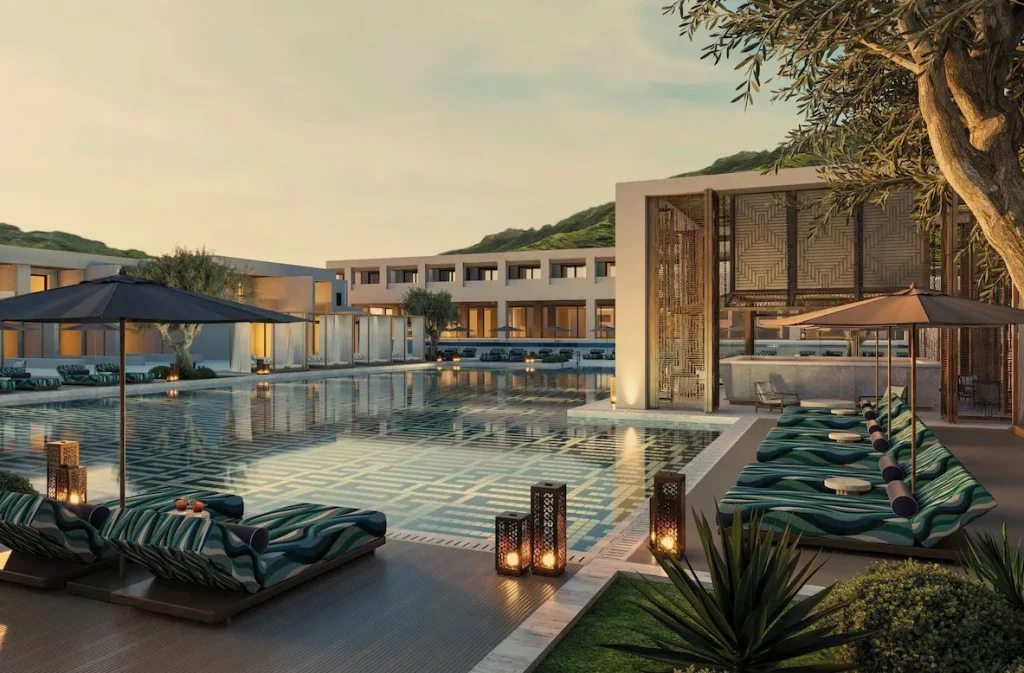 Poolbereich im Amoh, a Luxury Collection Resort, Rhodes bei Abendstimmung