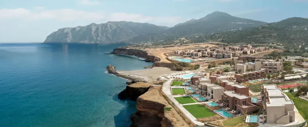 5* ananea Rocrita Hotel Kreta &ndash; Luftaufnahme des Resorts direkt an der K&uuml;ste von Mochlos