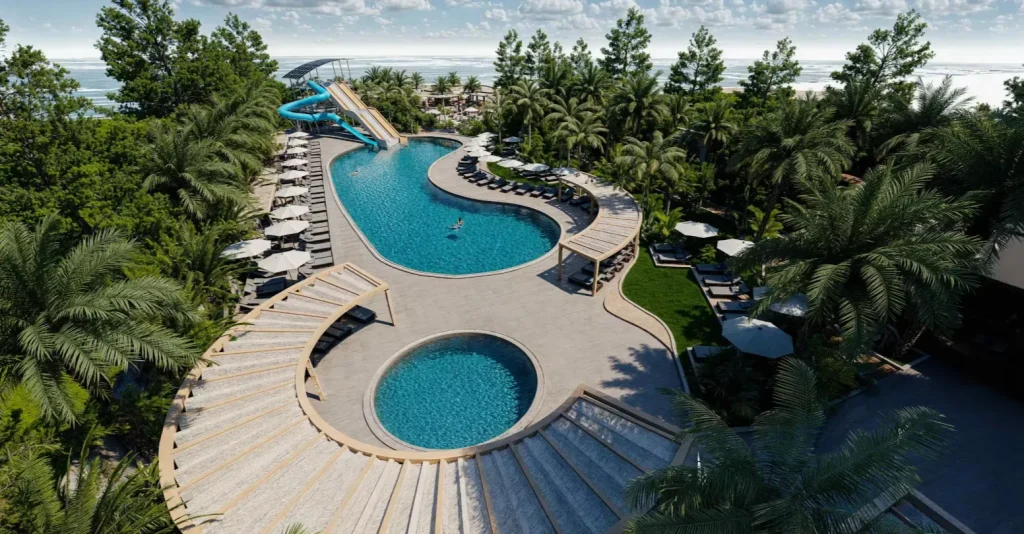 Poolanlage im Calido Sol Hotel Okurcalar mit Wasserrutschen und Palmen direkt an der T&uuml;rkischen Riviera