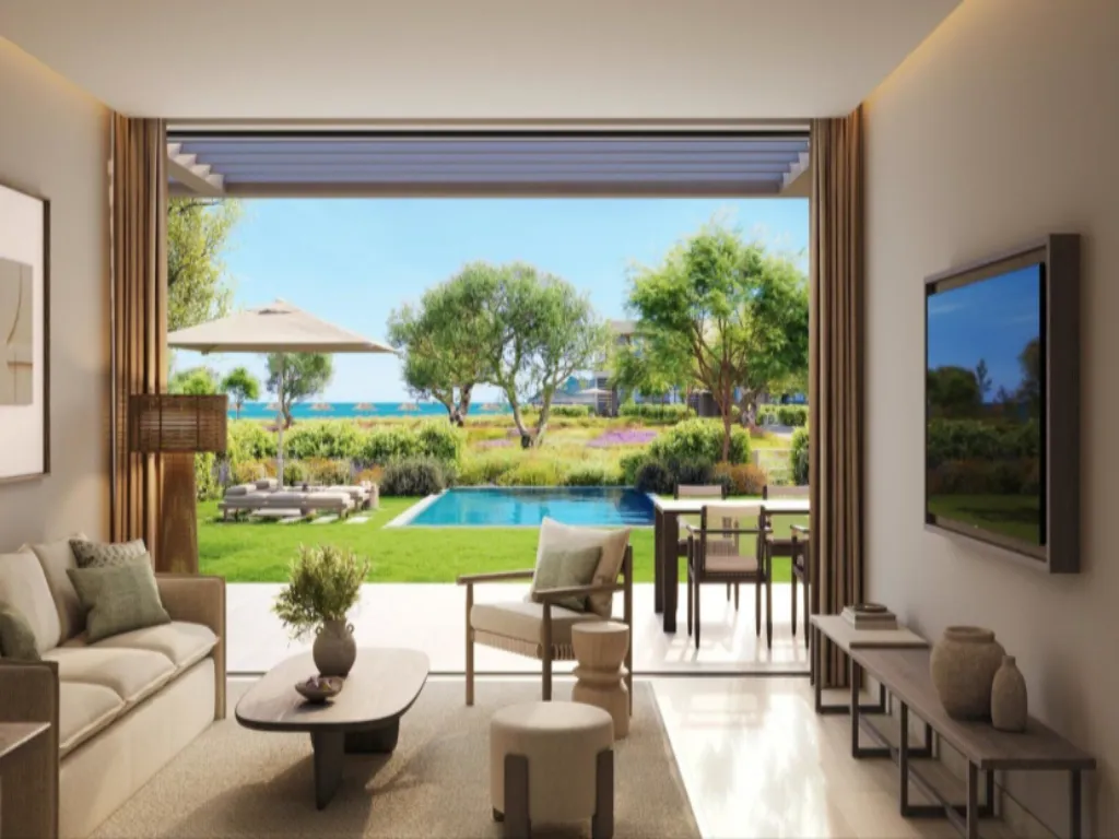 Luxuri&ouml;se Zwei-Schlafzimmer-Suite im Ikos Kissamos mit Wohnzimmer, Terrasse, Garten und privatem Pool