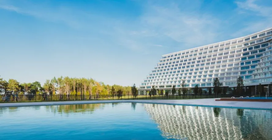 Außenpool des Hotel Gołębiewski Pobierowo direkt an der polnischen Ostsee
